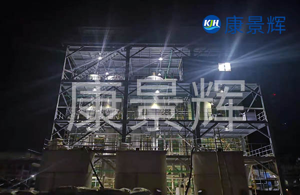 食品加工業(yè)對(duì)三效蒸發(fā)器的材質(zhì)和工藝的要求也高，對(duì)應(yīng)的三效蒸發(fā)器價(jià)格也會(huì)偏高一些，大約也得幾千萬(wàn)左右。